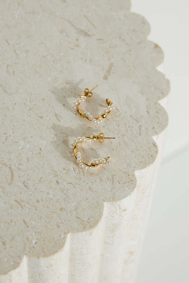 Επιχρυσωμένα εξωτικά μαργαριτάρια σκουλαρίκια χρυσό 18 καρατίων