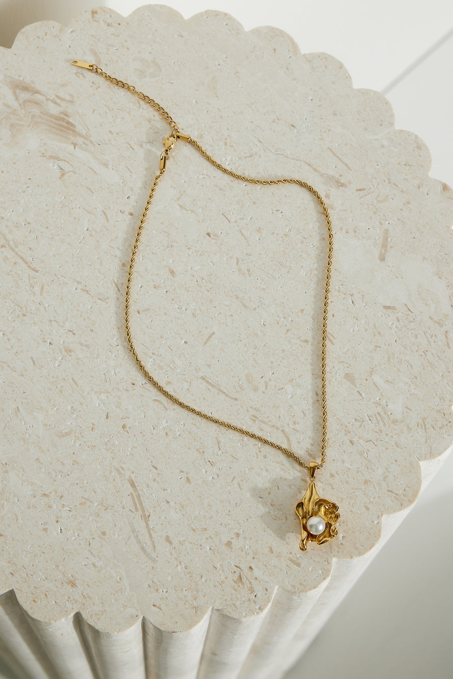 18k Plated Gold Oyster Necklace Gold