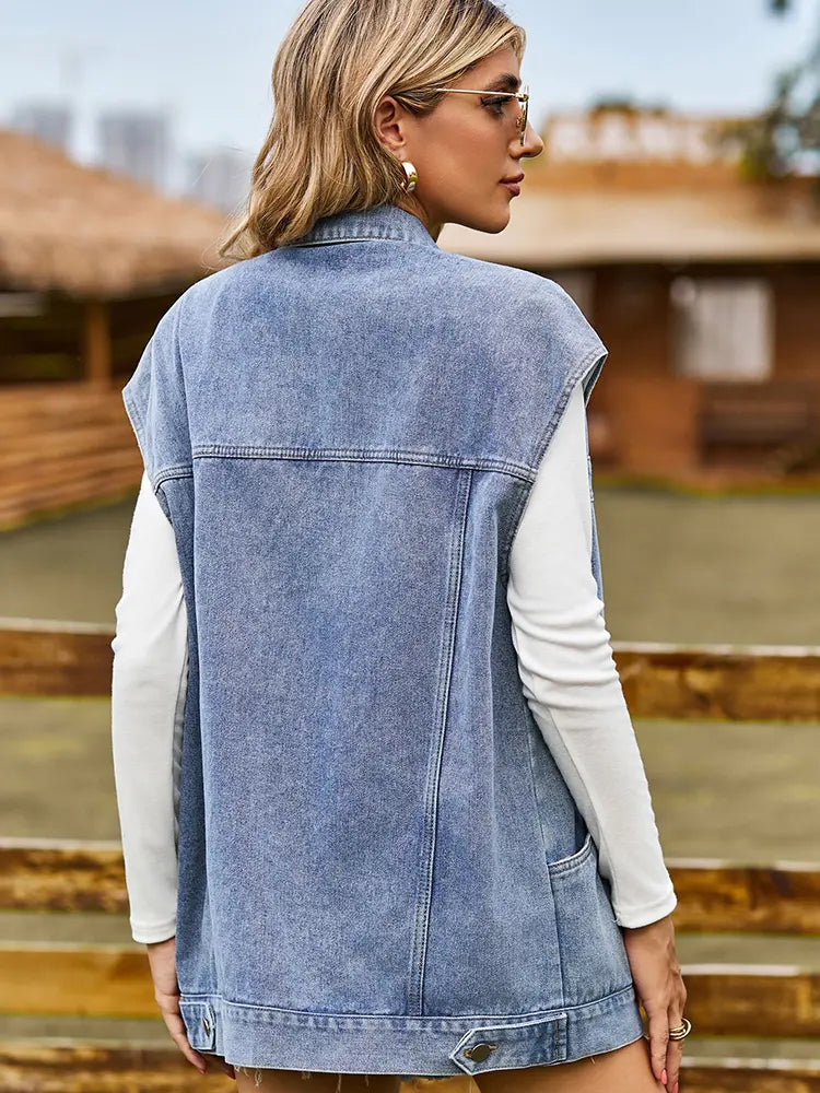 Colete de Denim Lavado com Bolsos Únicos