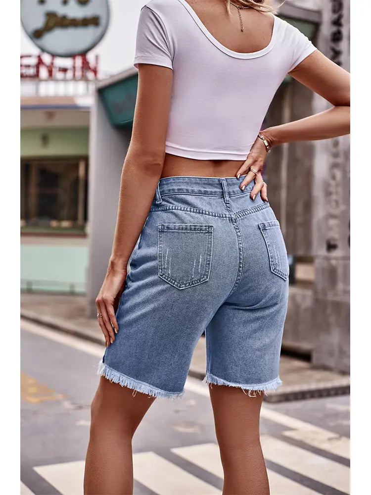 Shorts in denim con orlo sfrangiato versatili