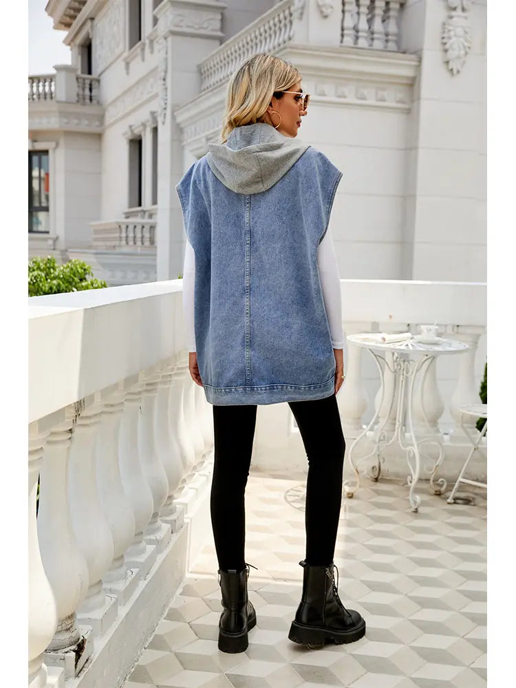 Gilet in denim con cappuccio staccabile