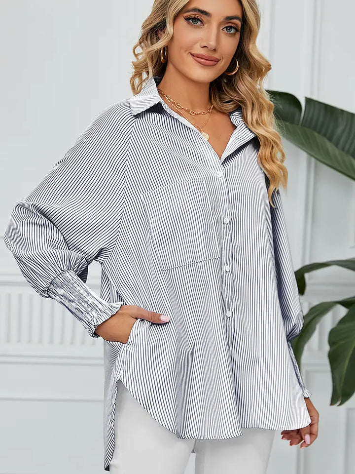 Camicia a righe con polsini plissettati e vestibilità ampia