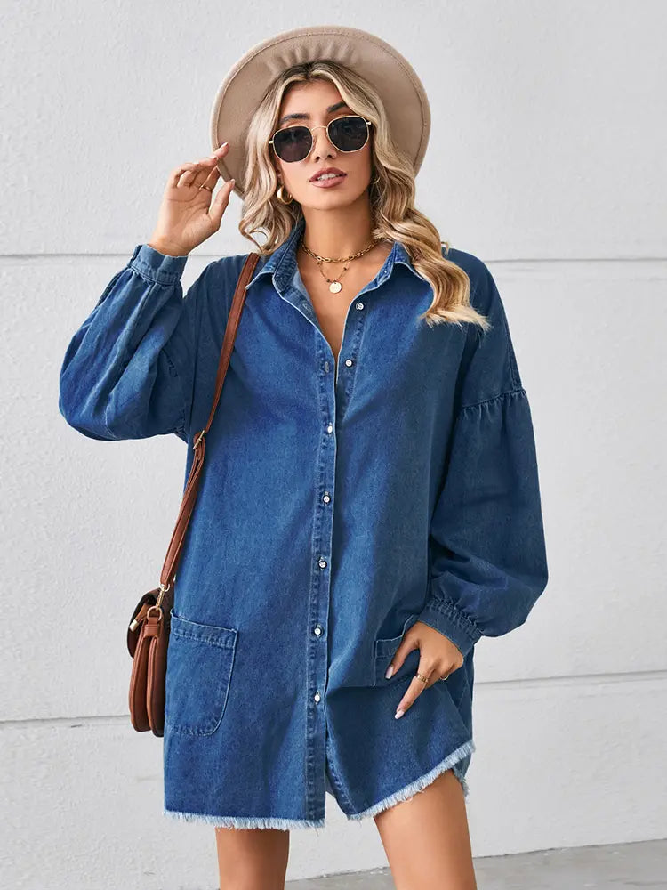 Übergroßes ausgefranstes Denim-Midi-Kleid