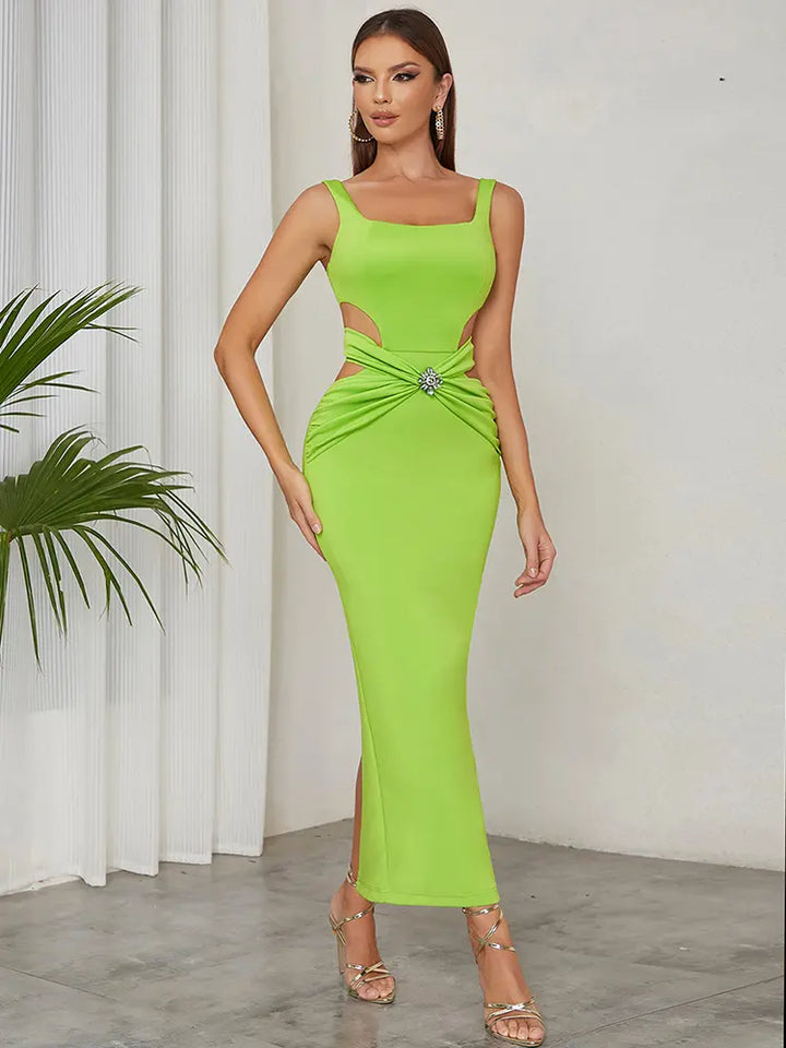 Vestido Elegante com Pregas e Recortes