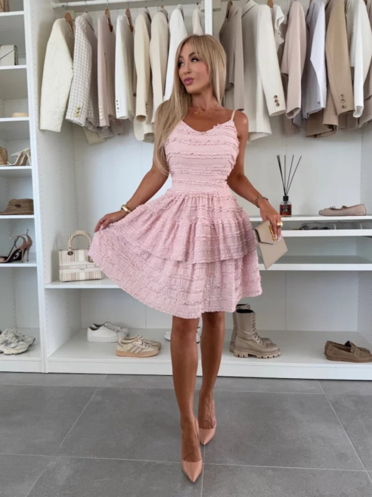 Robe courte unie avec bordure en dentelle et fente