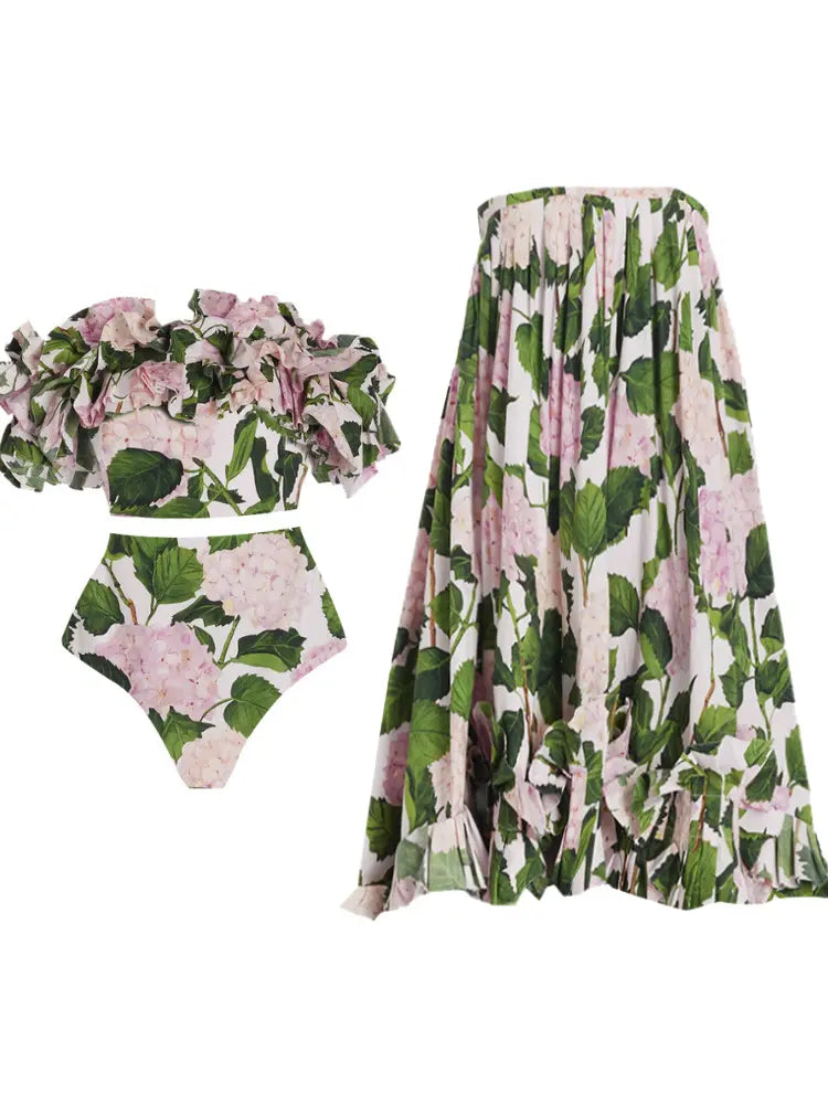 Conjunto de bikini sin tirantes con hortensias con volantes