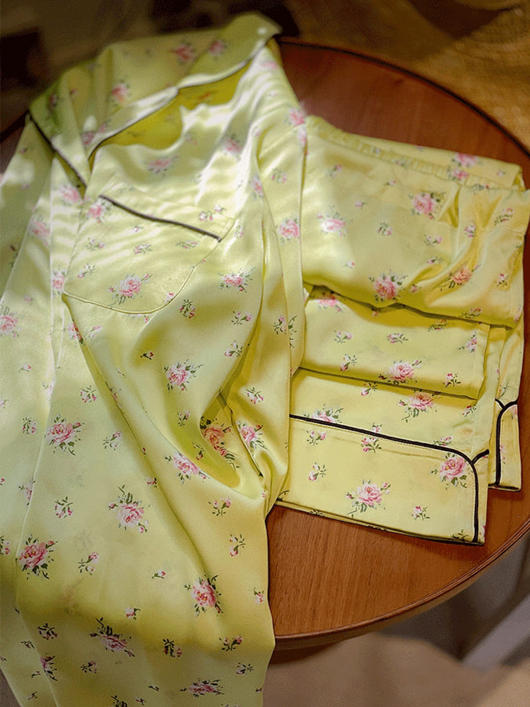 Fluoreszierendes grünes Pyjama-Set mit langen Ärmeln und Blumenmuster