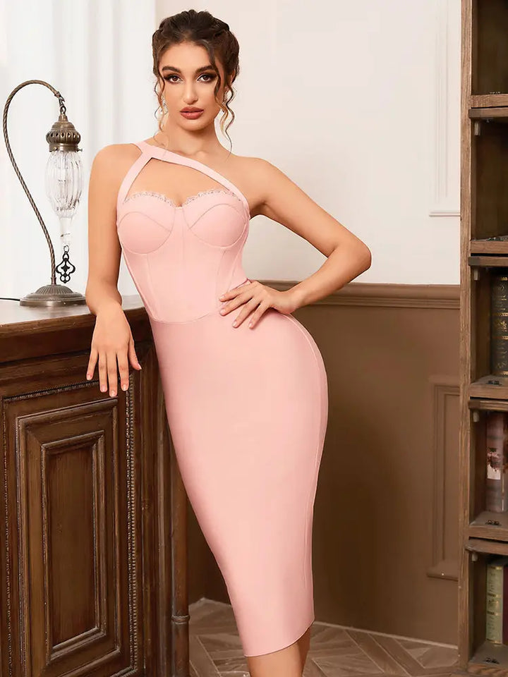 Minimalistyczna sukienka bodycon na jedno ramię