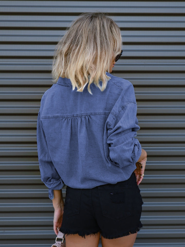 Camicia in denim con tasca anteriore e cravatta