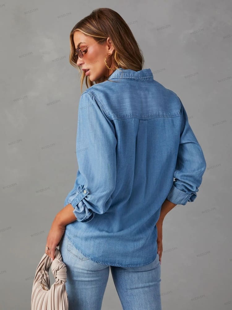 Camisa de Denim com Mangas Roll-Tab e Botão