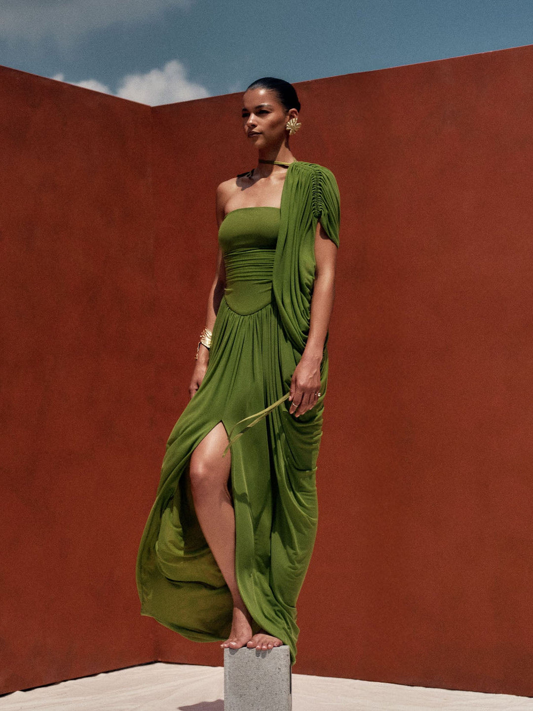 Maxikleid mit Drapierung aus Mesh-Stoff