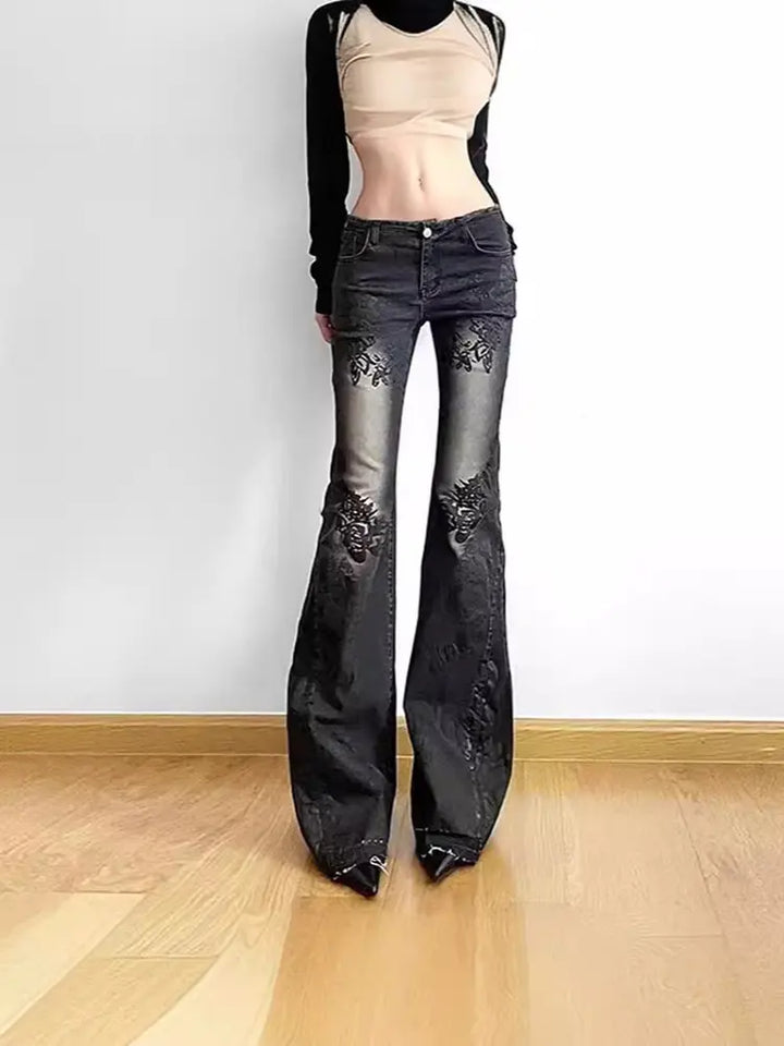 Jeans a vita bassa con motivo floreale vintage