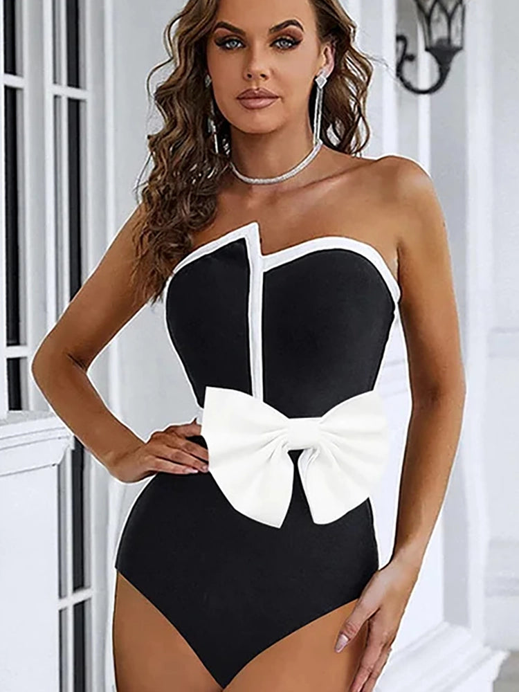 Costume intero senza spalline con fiocco e blocchi di colore