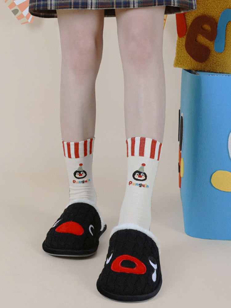 Cartoon pinguïn gestreepte sokken