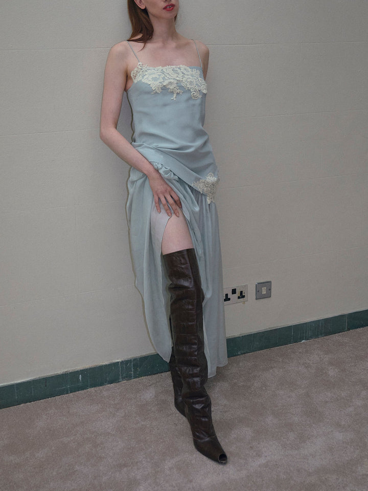 Powder Blue na Patung-patong na Maxi Gown