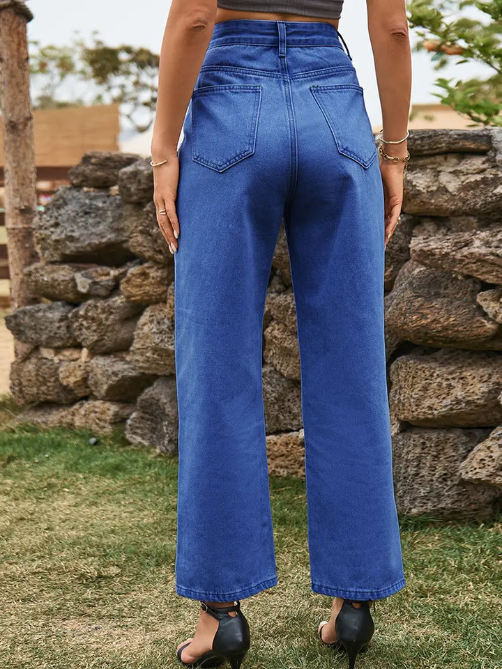 Pantaloni in denim lavato con orlo spaccato alla moda