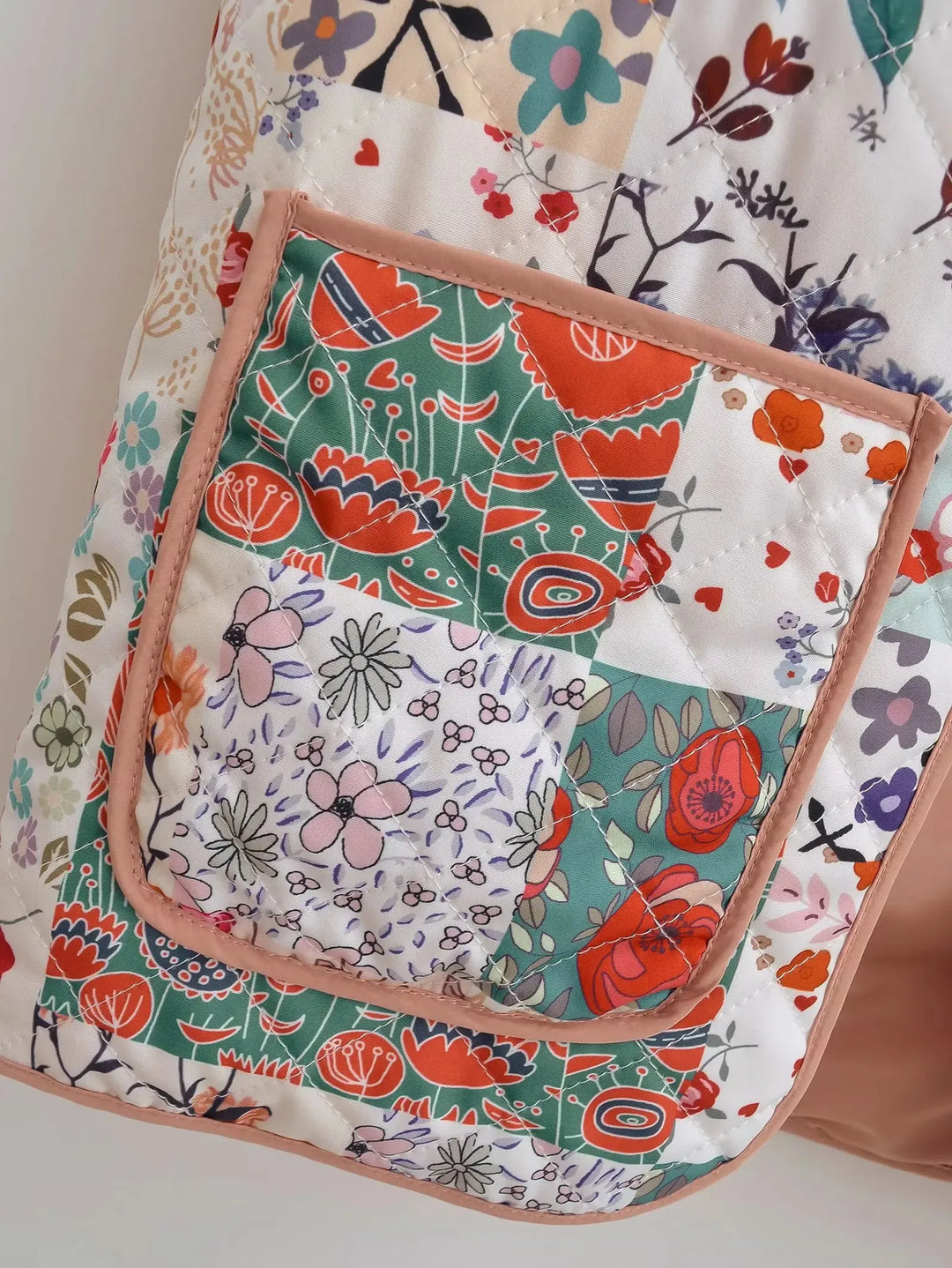 Patchwork väst med blommönster