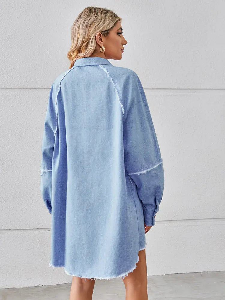 Robe en patchwork de denim délavé avec franges