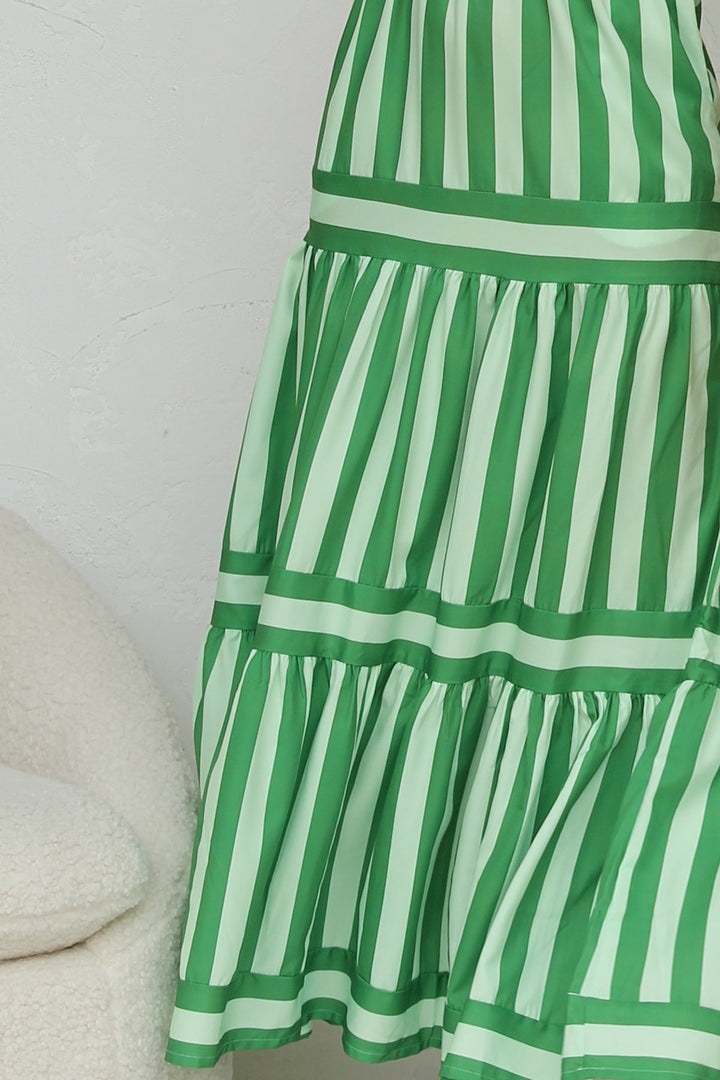 خط الفستان أخضر