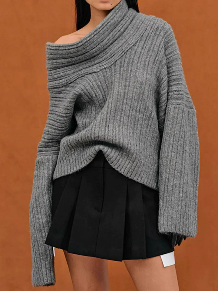 बड़े आकार का हाई रोल निट स्वेटर