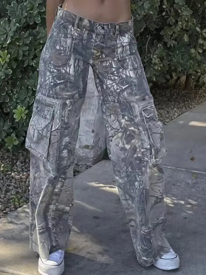 Camouflage-Cargohose mit niedriger Taille