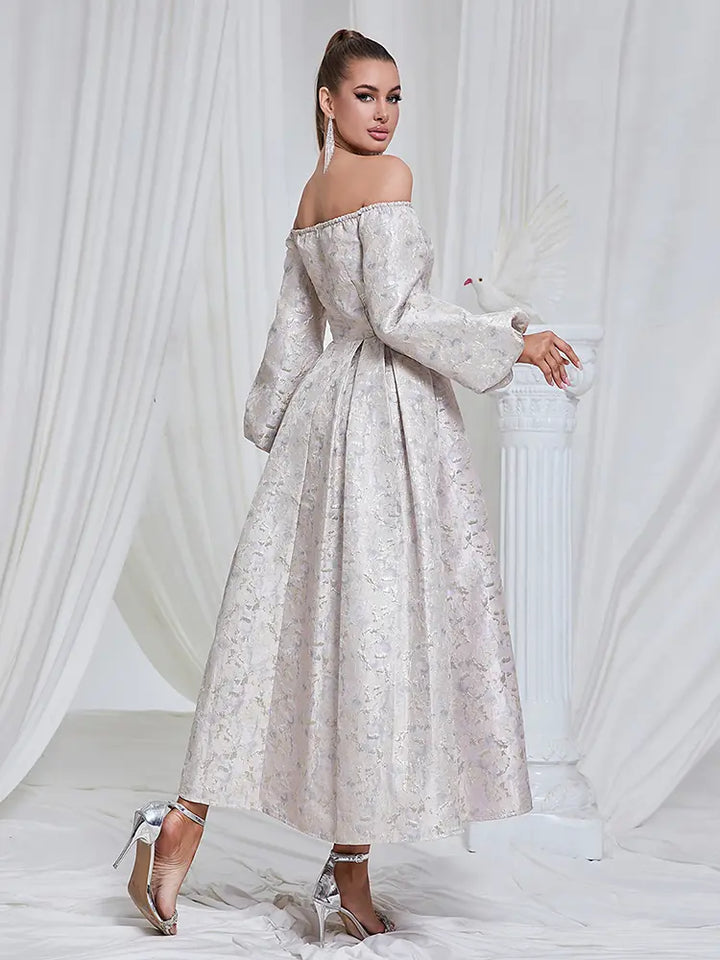 Robe en jacquard à épaules dénudées