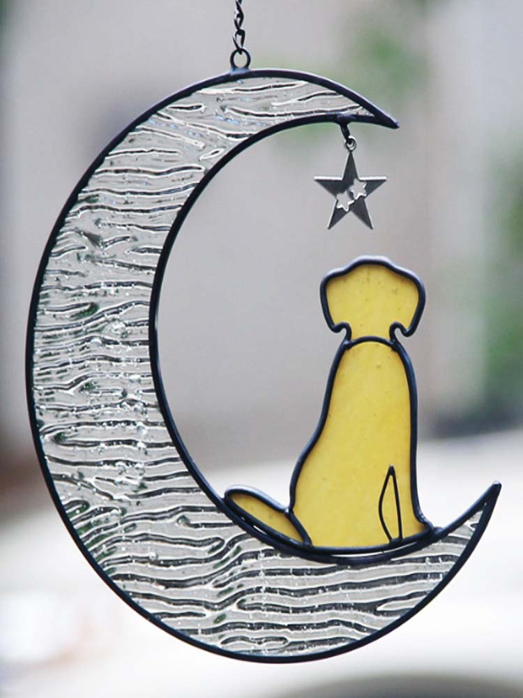 زينة معلقة للنافذة على شكل كلب على القمر