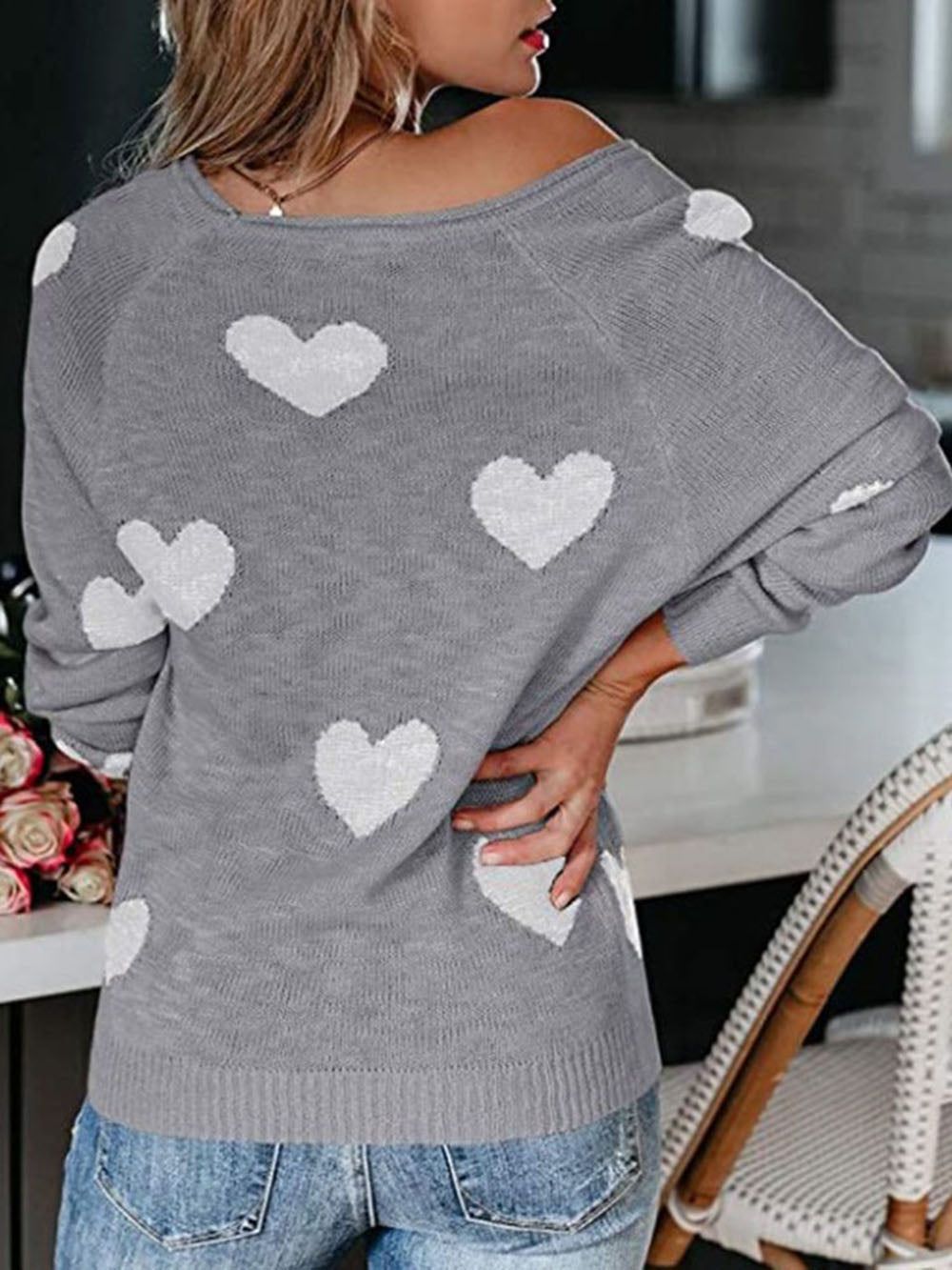 Pletený svetr na Valentýna s výstřihem do V