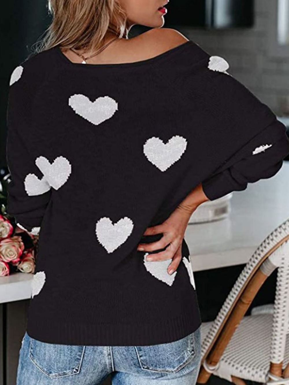Pletený svetr na Valentýna s výstřihem do V