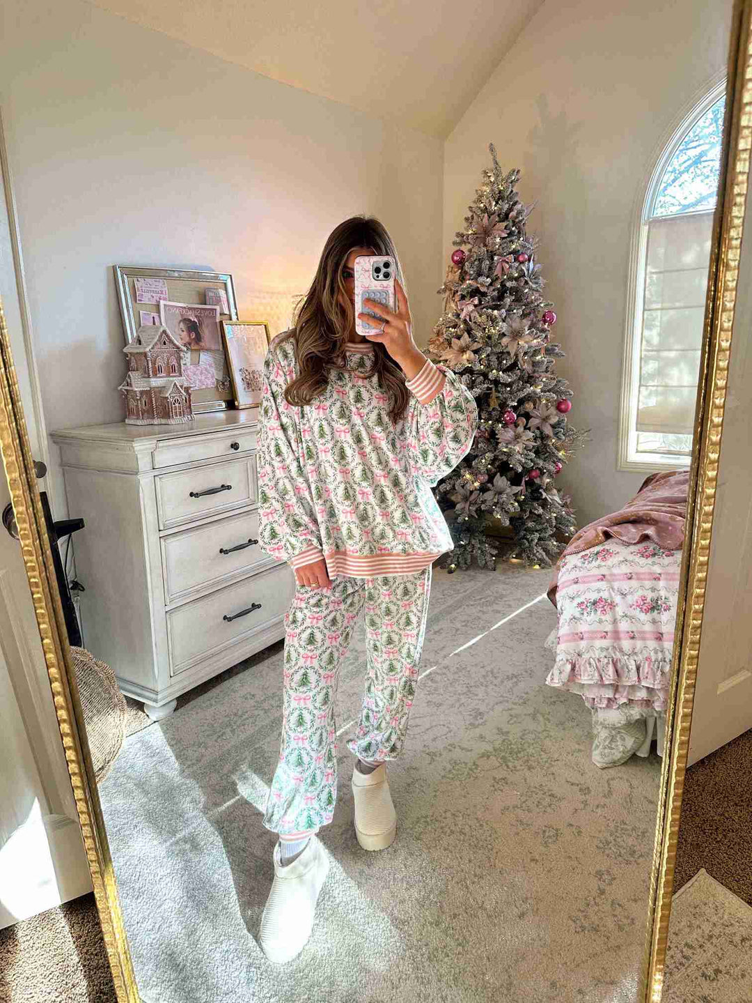 Pinkmas Sweatshirt at Jogger Set