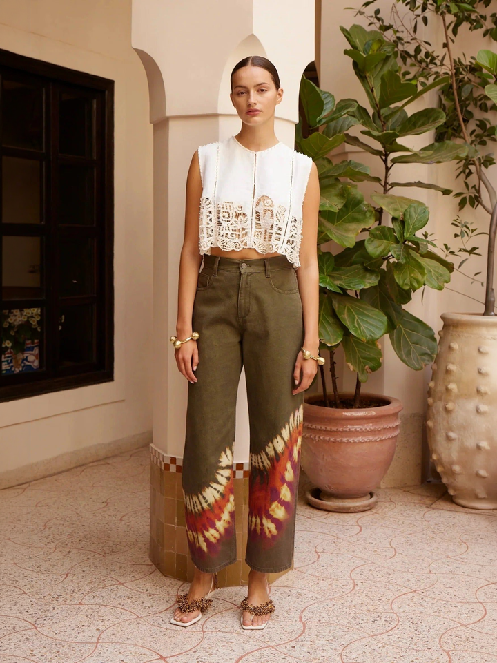 Jeans in denim a vita media con orlo decorativo artistico