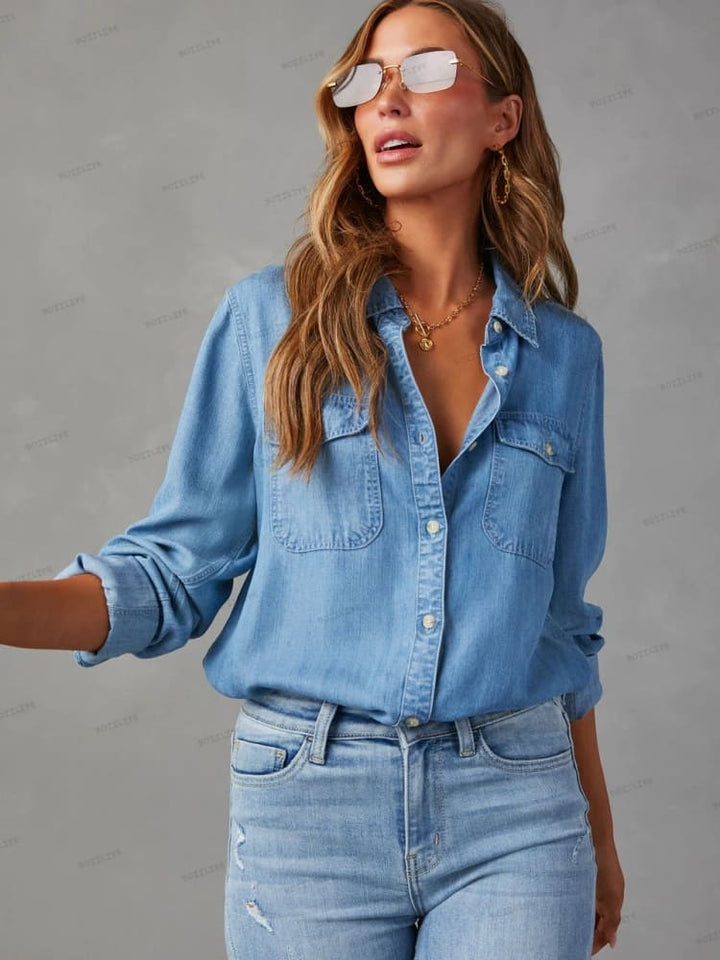 Chemise en denim à manches retroussées et col boutonné