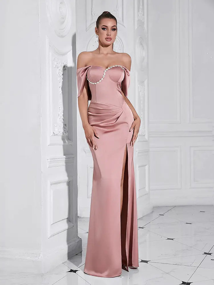 Elegante Eén-Schouder Gown met Diamantdetails