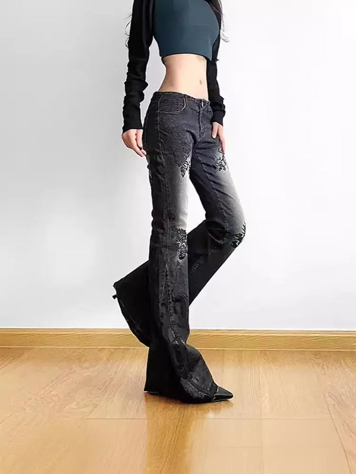 Jeans a vita bassa con motivo floreale vintage