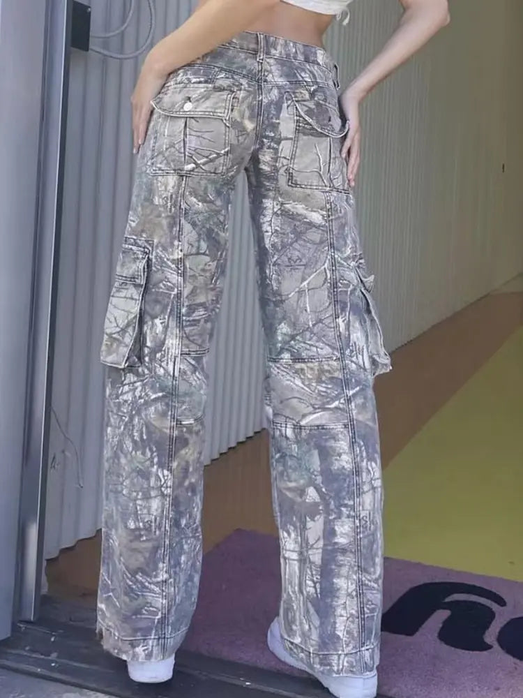 Camouflage-Cargohose mit niedriger Taille