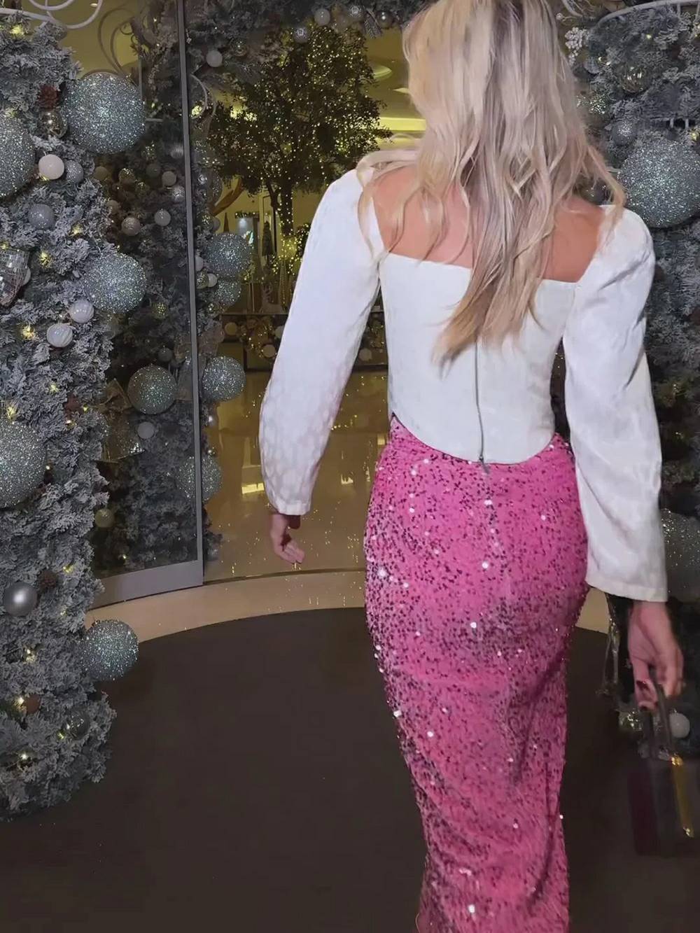 ピンクのスパンコール装飾ベルベット スカート