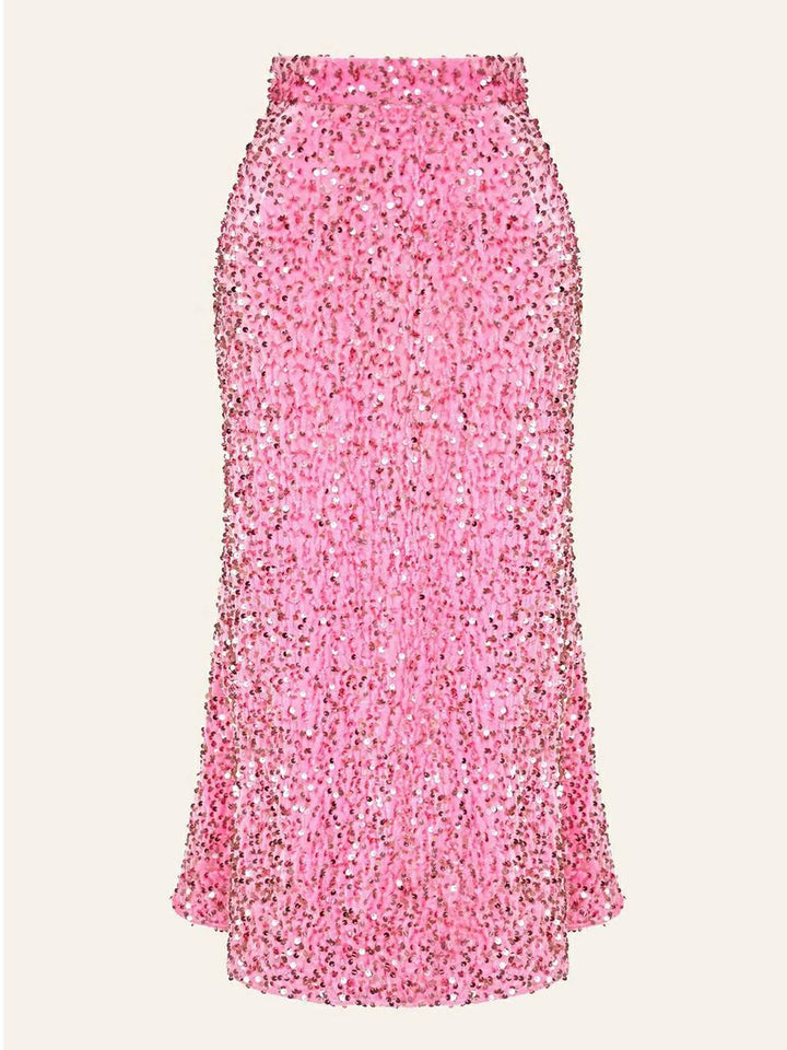 गुलाबी रंग में सेक्विन से सजाई गई मखमली स्कर्ट