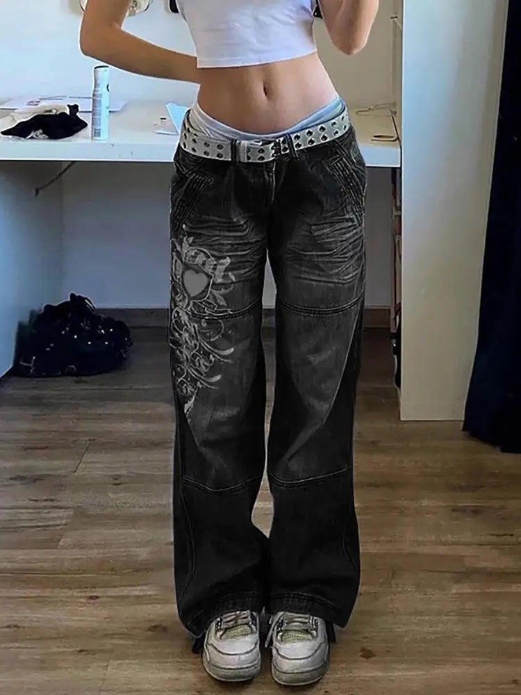 Ausgewaschene Jeans im Street-Style