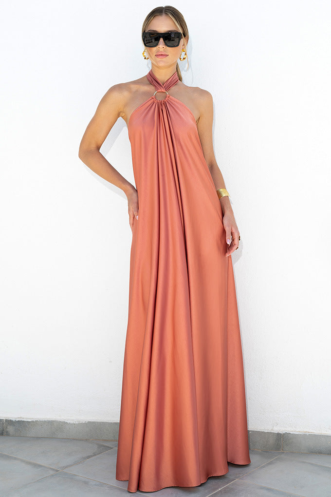 Elegantes, langes Maxikleid aus Satin: Rückenfreier Neckholder