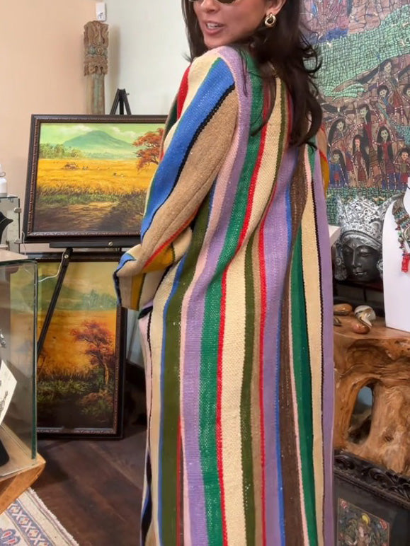 Manteau en toile de jute à rayures colorées