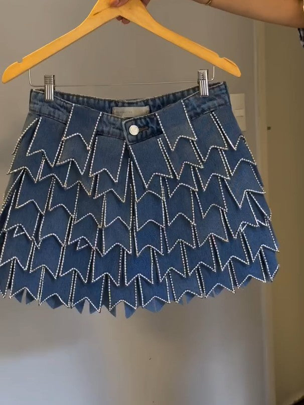 Arrowformet lagdelt denim miniskjørt