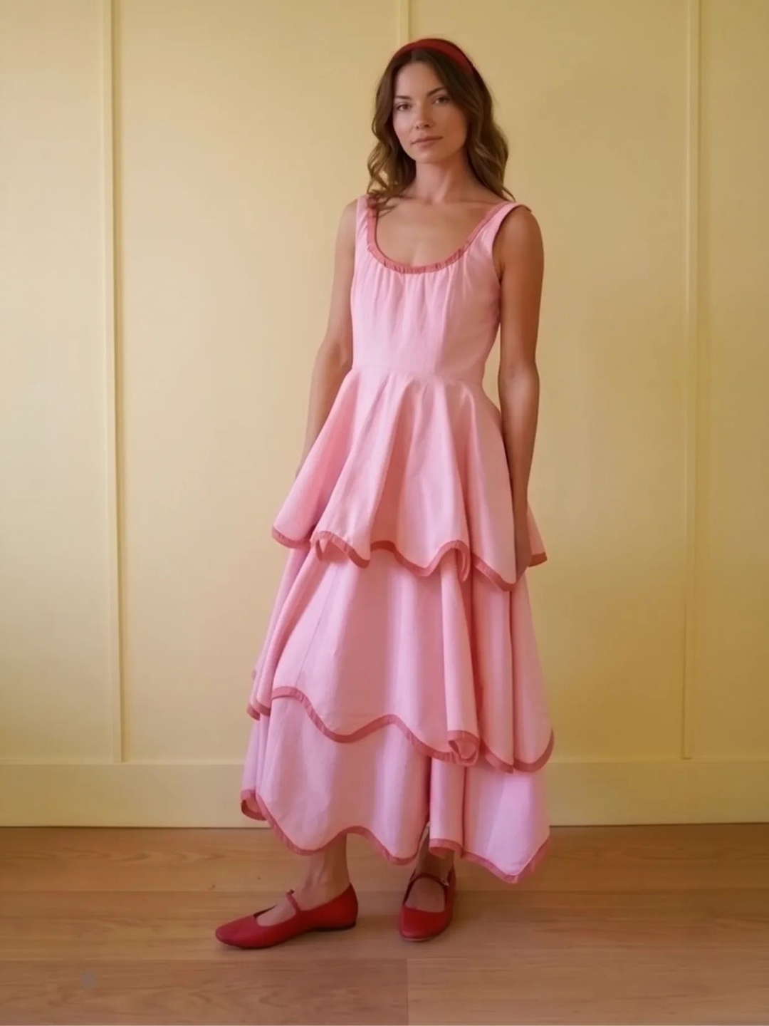 Robe midi évasée à volants avec encolure en U