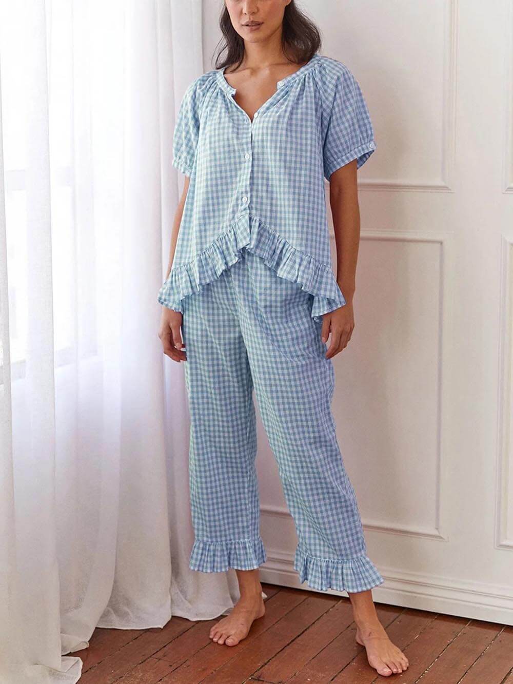 Conjunto de pijama informal con camisa estampada a cuadros y volantes