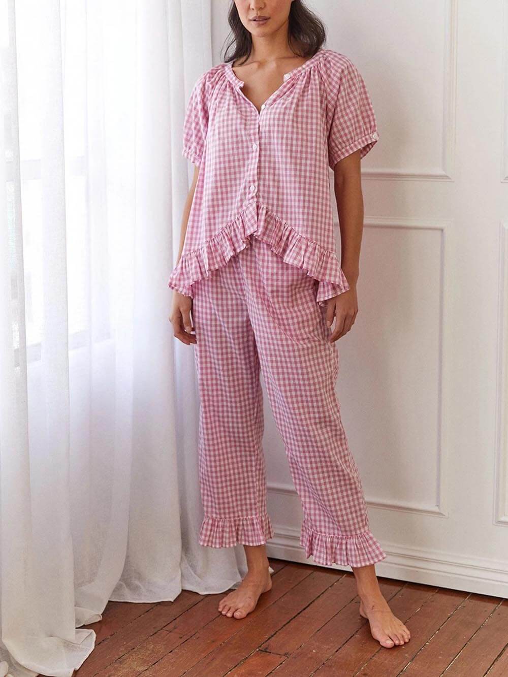 Conjunto de pijama informal con camisa estampada a cuadros y volantes