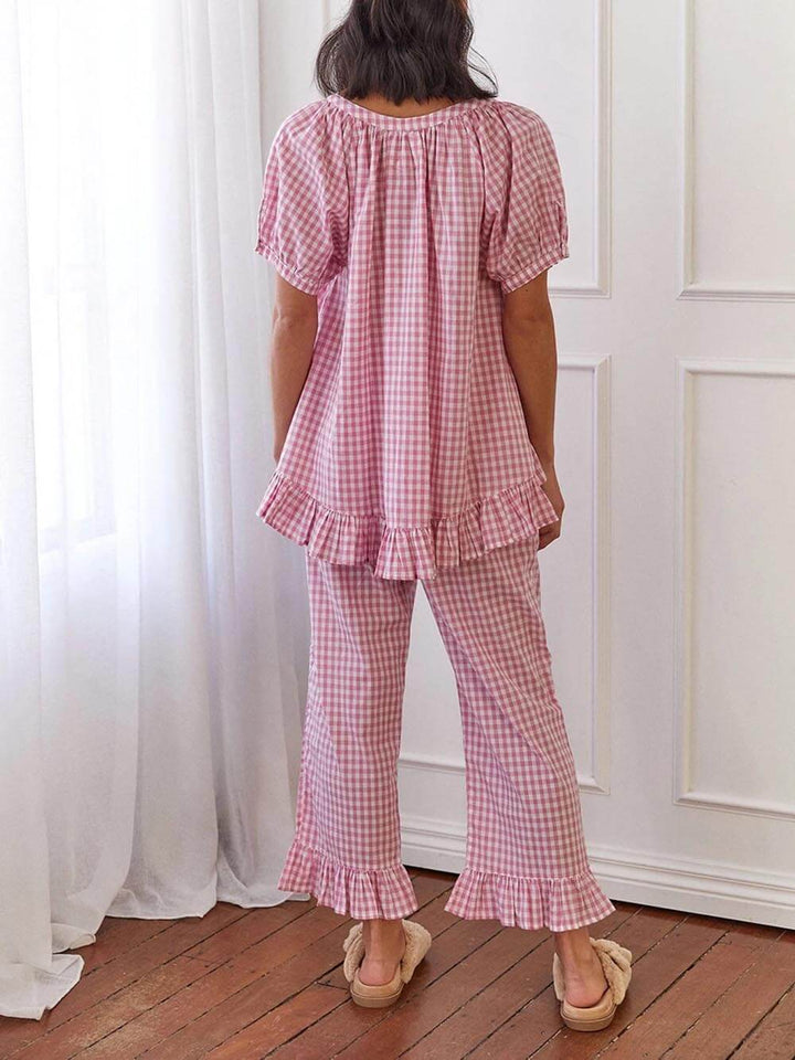 Conjunto de pijama informal con camisa estampada a cuadros y volantes