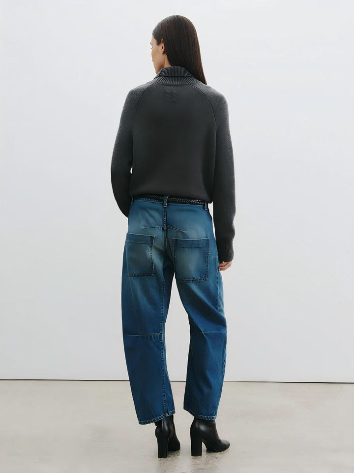Blusa capa de gasa transparente y jeans de silueta curva