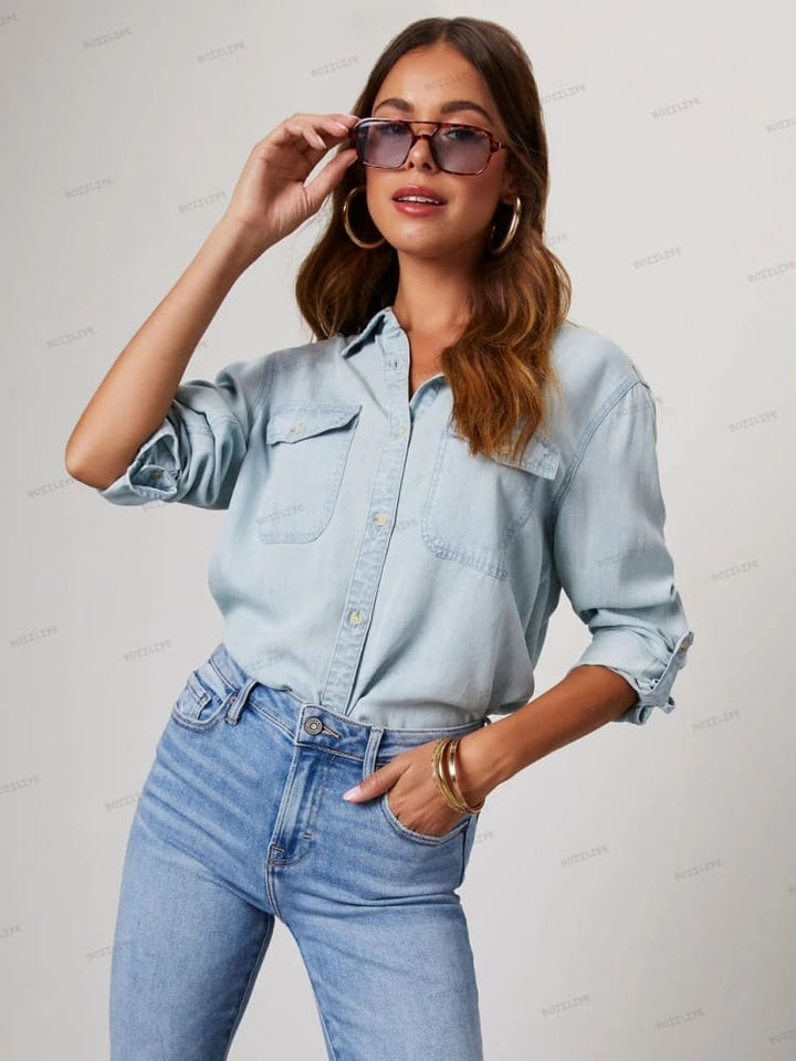 Chemise en denim à manches retroussées et col boutonné