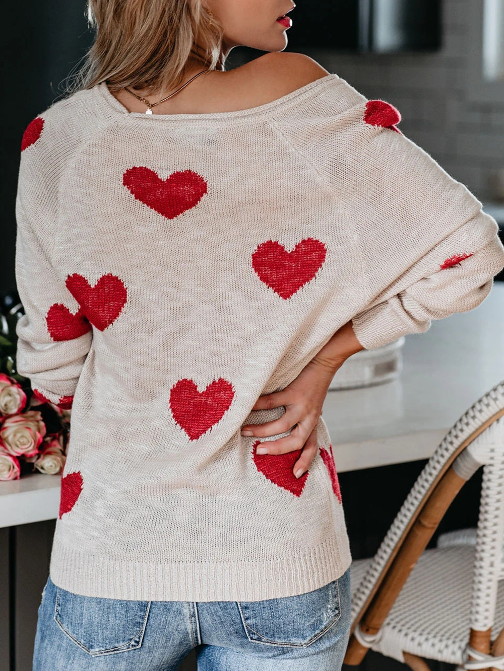 V-Neck Knit Sweater para sa Araw ng mga Puso