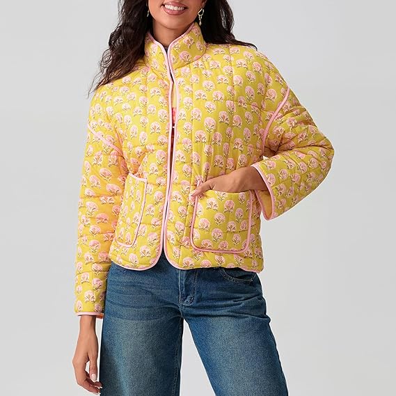 Chaqueta de patchwork con cuello alto y estampado floral