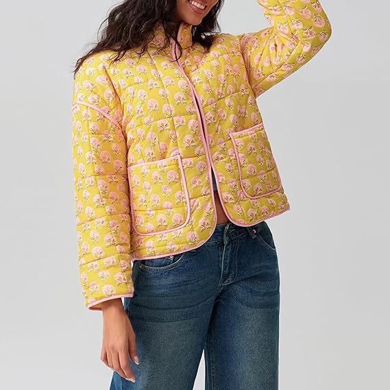 Chaqueta de patchwork con cuello alto y estampado floral